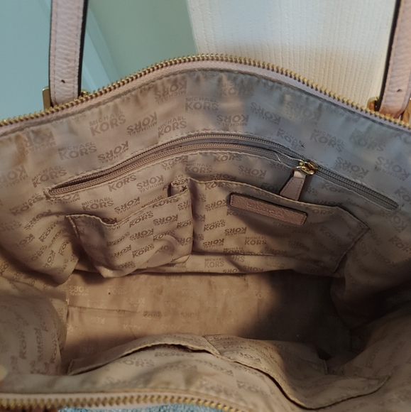 Michaels Kors soft pink bag - Picture 3 of 3